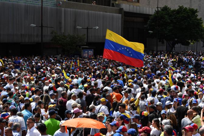 Venezolanos salieron a las calles de Venezuela el 23 de enero en nuevas protestas contra el gobierno del presidente Nicolás Maduro, que el 10 de enero de 2019 asumió su segundo mandato presidencial por otros seis años.