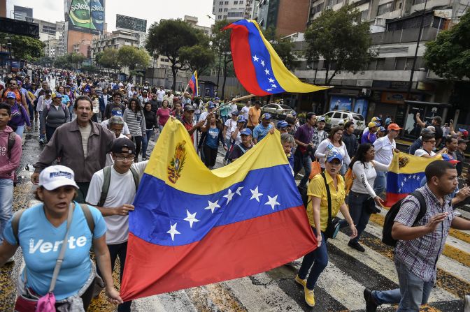 Las protestas del 23 de enero se dan en una fecha simbólica para los venezolanos, cuando se conmemora el aniversario 61 de un levantamiento civil y militar que derrocó al dictador Marcos Pérez Jiménez.