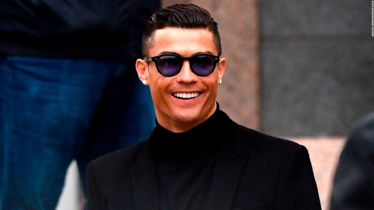 CNNE 608521 - la llamativa sonrisa de cristiano ronaldo tras pagar multa