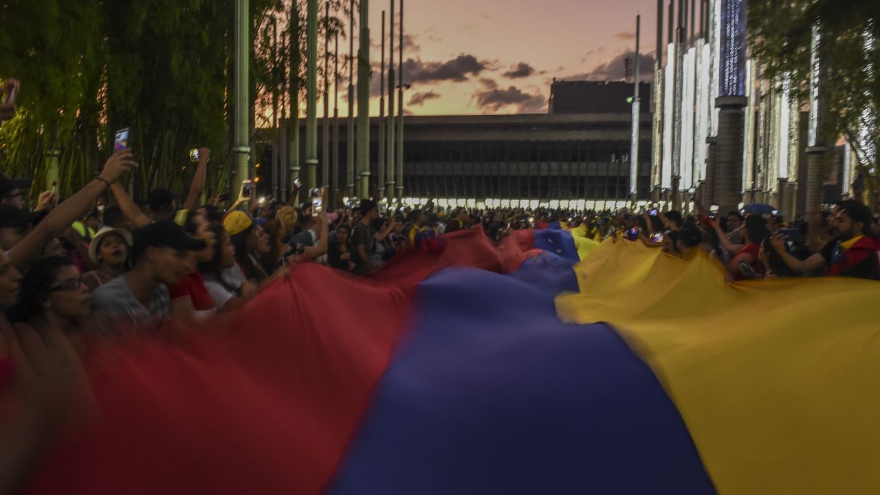 CNNE 608595 - colombia-venezuela-crisis-opposition-demo