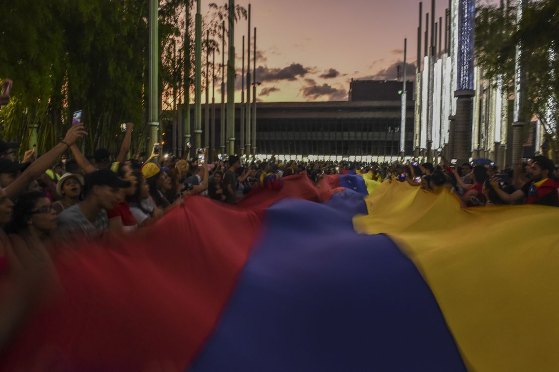 CNNE 608595 - colombia-venezuela-crisis-opposition-demo