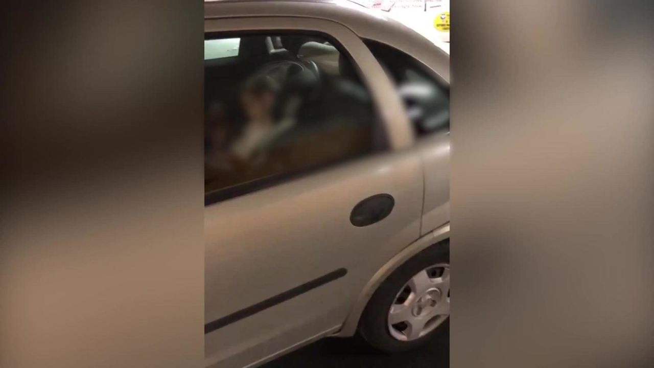 CNNE 608629 - olvidan a una nina dentro de un auto en buenos aires