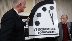 CNNE 609015 - doomsday clock- el fin del mundo esta mas cerca que nunca