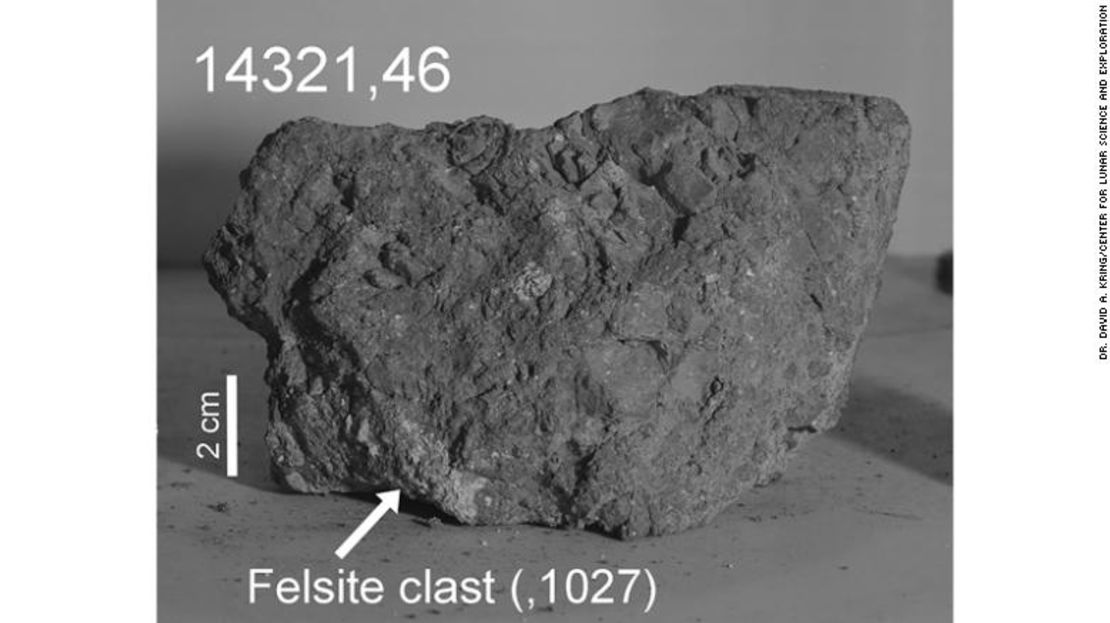 Esta es la roca que fue recogida por los astronautas del Apollo 14.