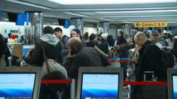 CNNE 609479 - retrasos en aeropuertos de ee-uu- por cierre parcial del gobierno