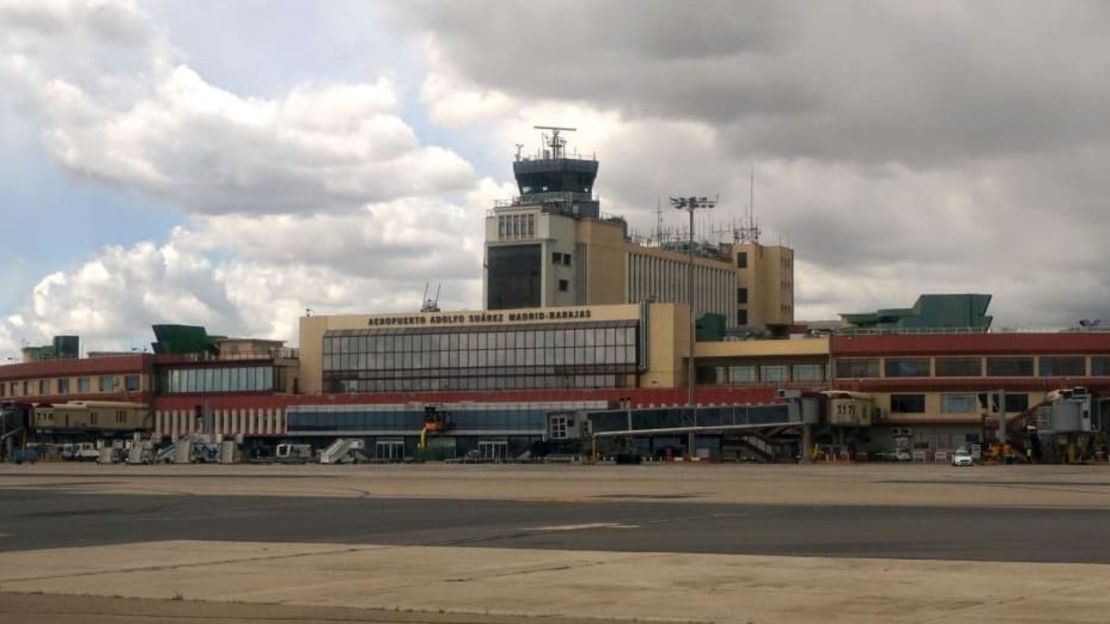 Fachada interna del aeropuerto de Madrid.