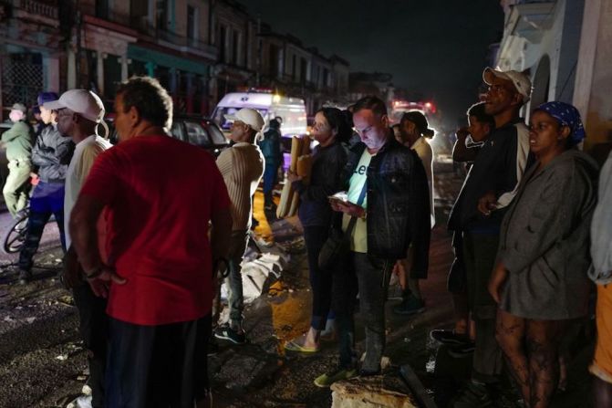 Un tornado se registró la noche del domingo en Cuba y provocó inundaciones, según un comunicado del gobierno cubano.