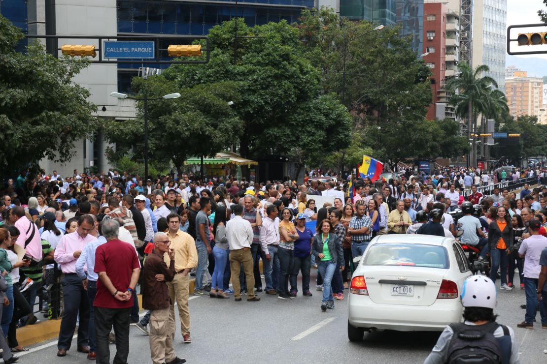 CNNE 611279 - protest in caracas