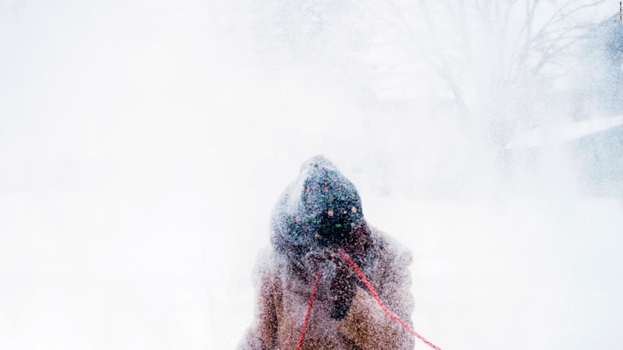 CNNE 611530 - varios muertos por el frio polar en estados unidos