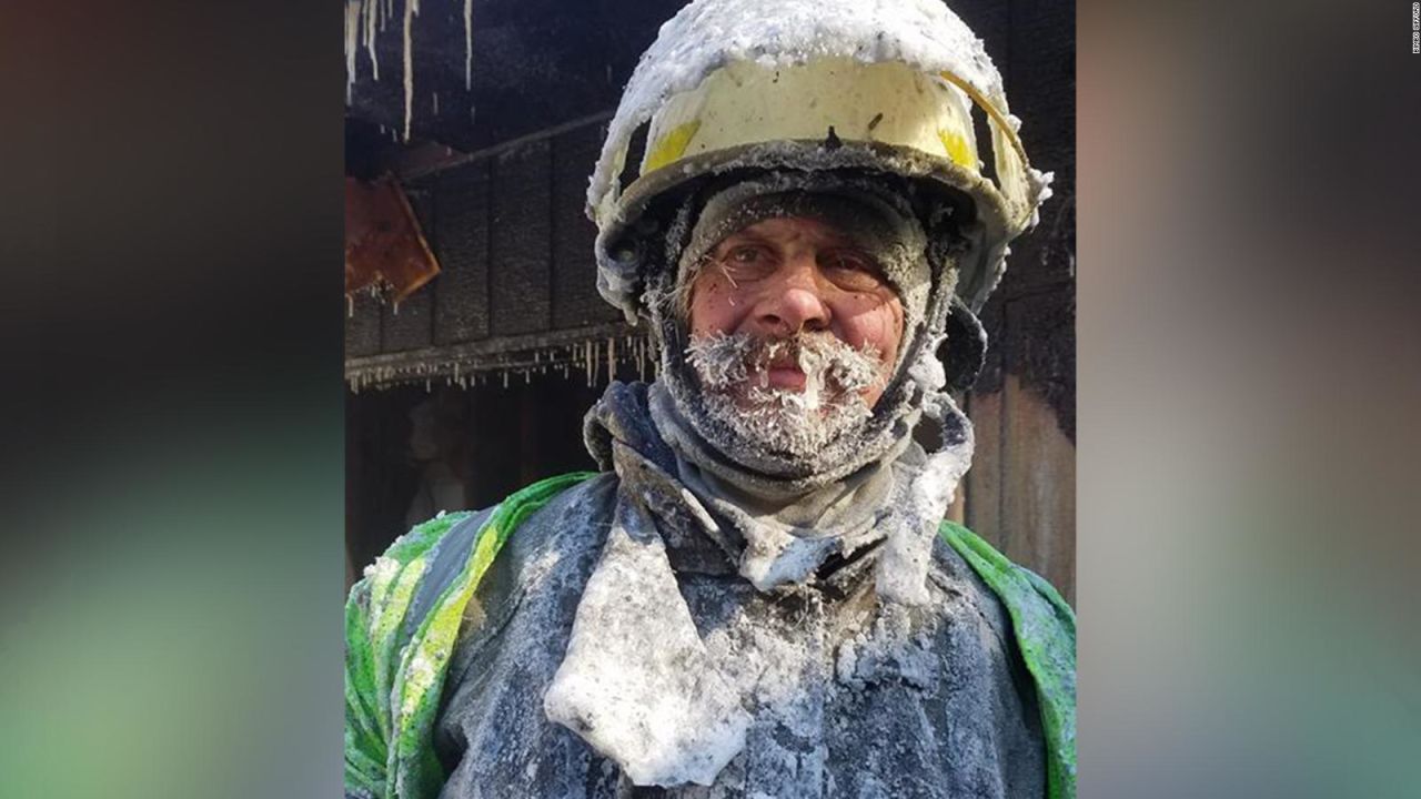 CNNE 611639 - un bombero y su sentido del deber