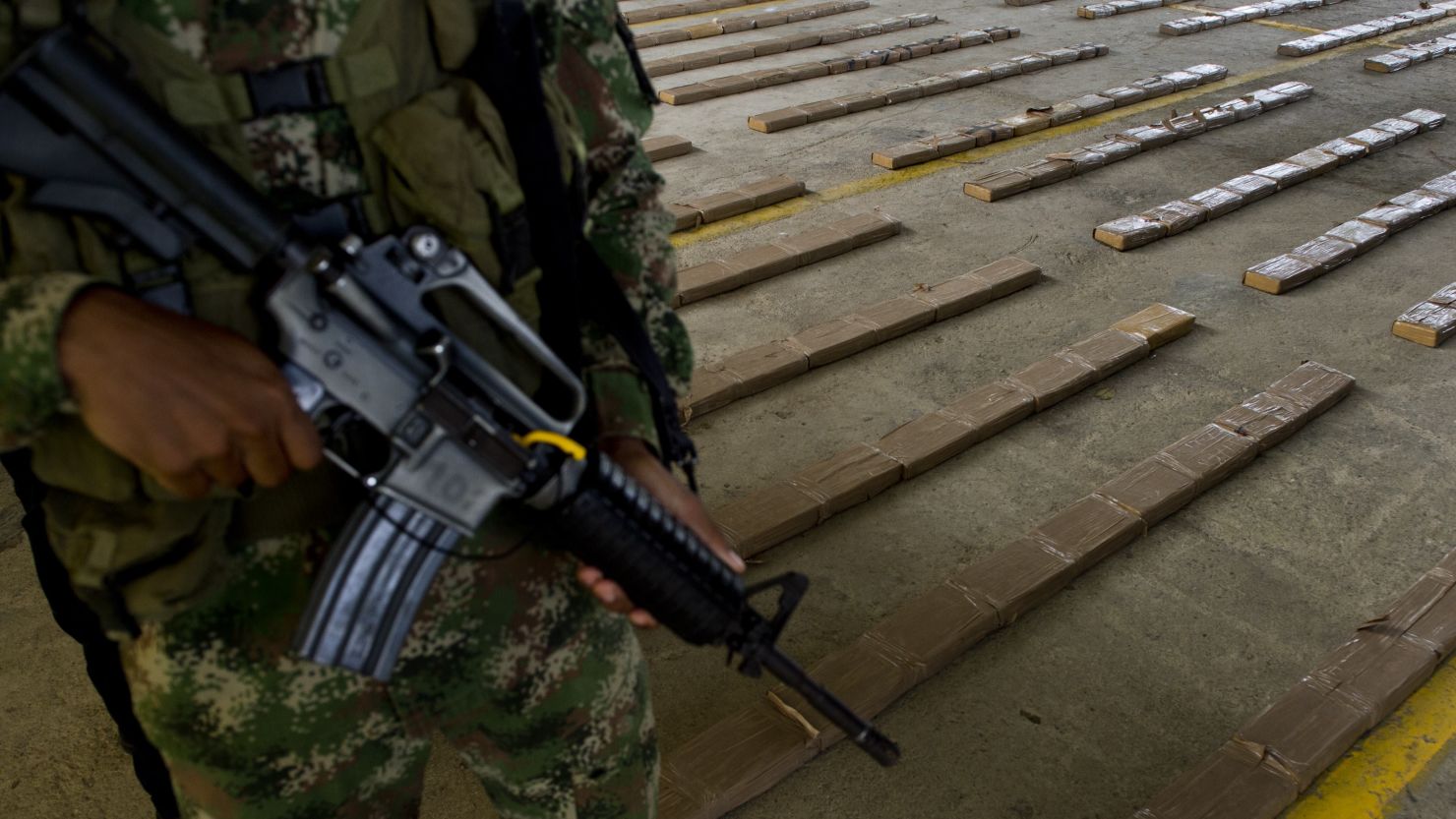Incautación de cocaína al Clan del Golfo, o Clan Úsuga, en 2015 en Bahía Solano, Chocó, Colombia.