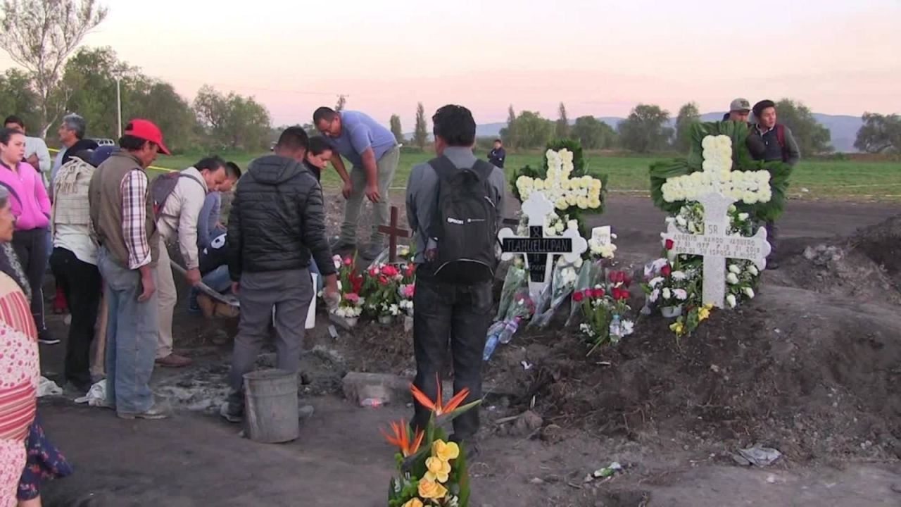 CNNE 612064 - tlahuelilpan aun llora a sus muertos a 15 dias de la explosion