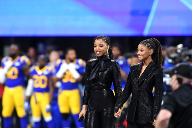 Halle Bailey y Chloe Bailey, de Chloe X Halle, se presentan previo al Super Bowl LIII.