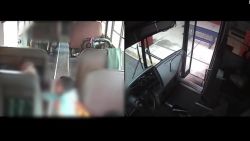 CNNE 614369 - agredida nina autista en un autobus