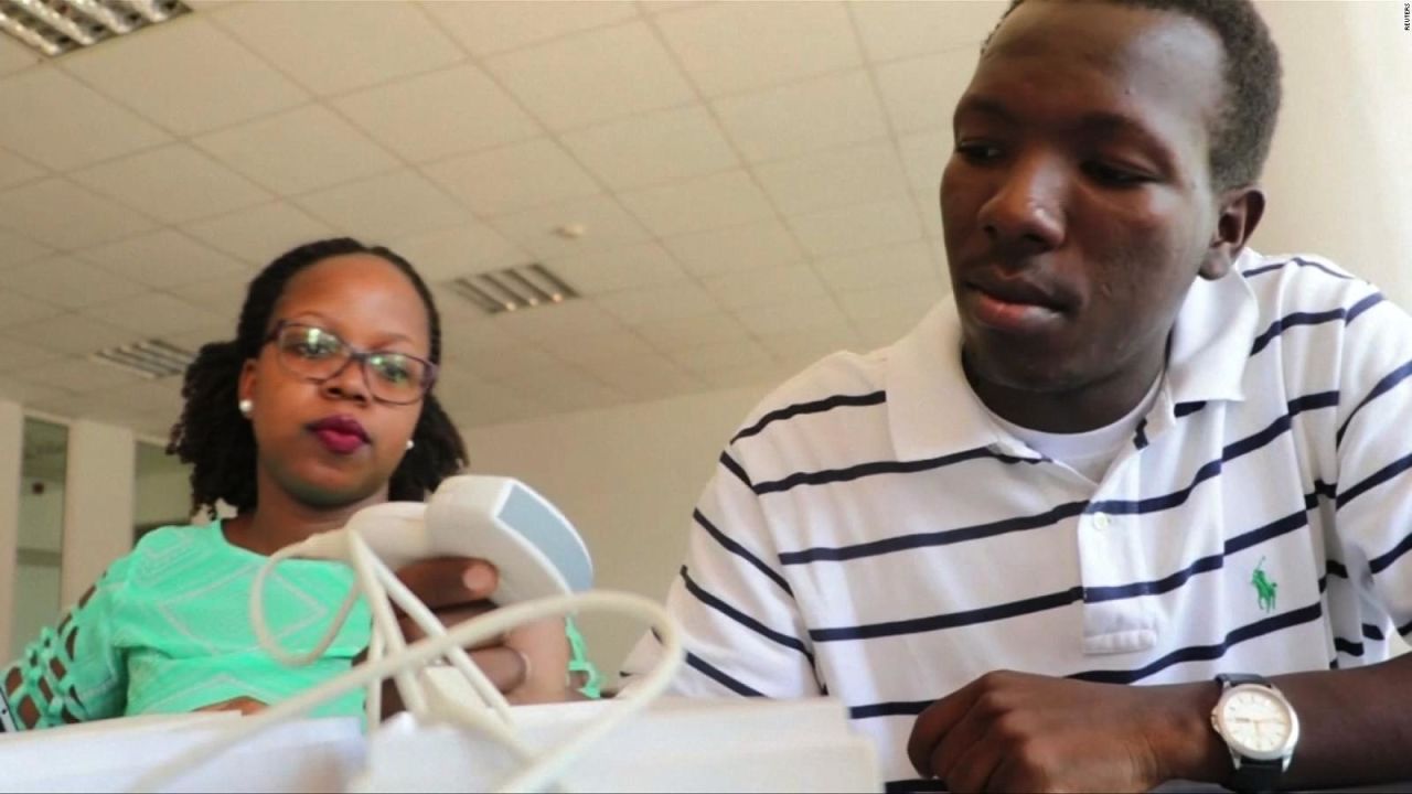CNNE 614449 - el ecografo portatil que salva vidas en uganda