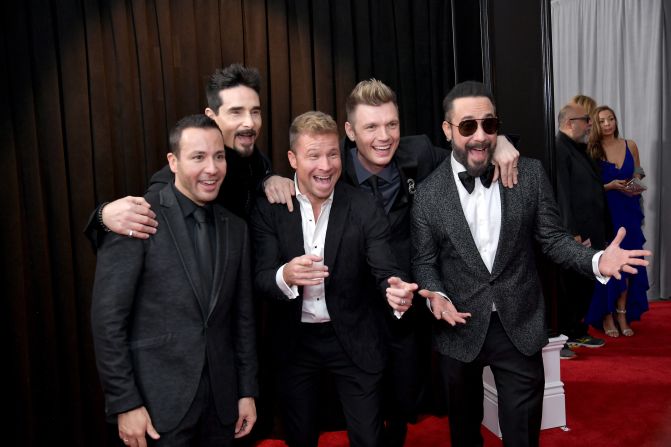 Howie Dorough, Kevin Richardson, Brian Littrell, Nick Carter, and AJ McLean: los Backstreet Boys.