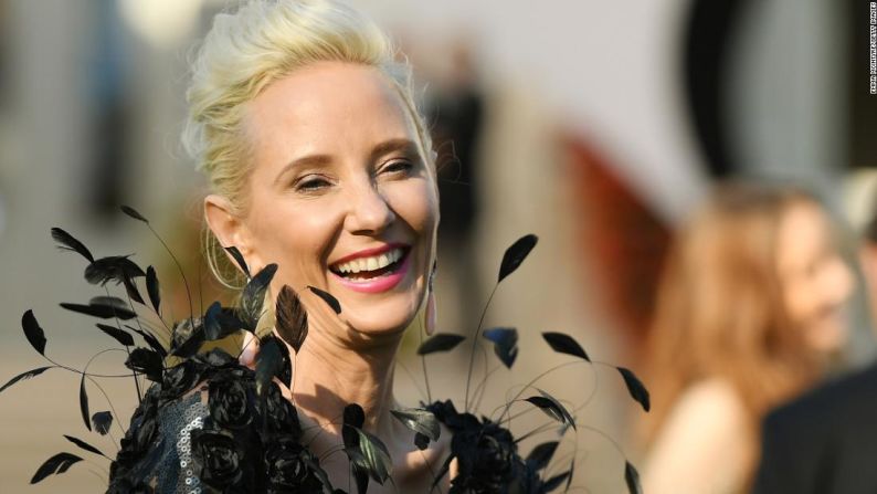 La actriz Anne Heche. Fecha de nacimiento: 25 de mayo.