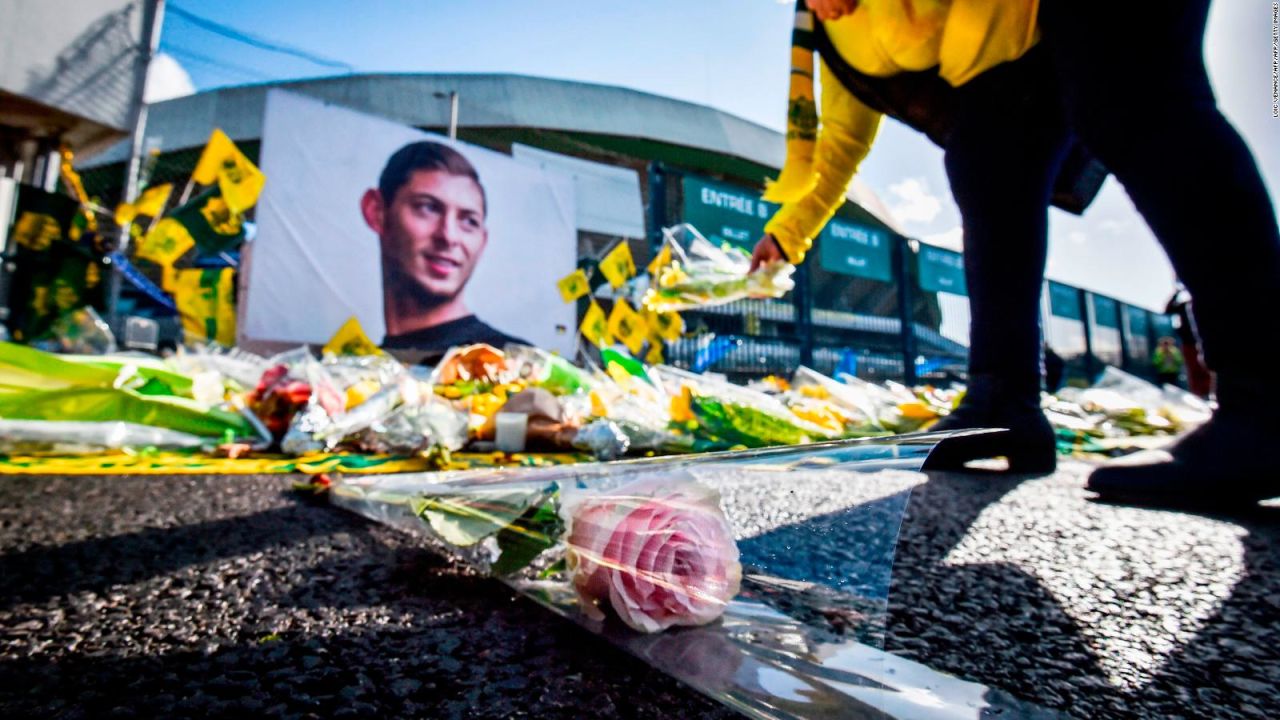 CNNE 615095 - rinden homenaje a emiliano sala