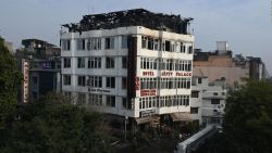 CNNE 615389 - fatal incendio en zona turistica de la india