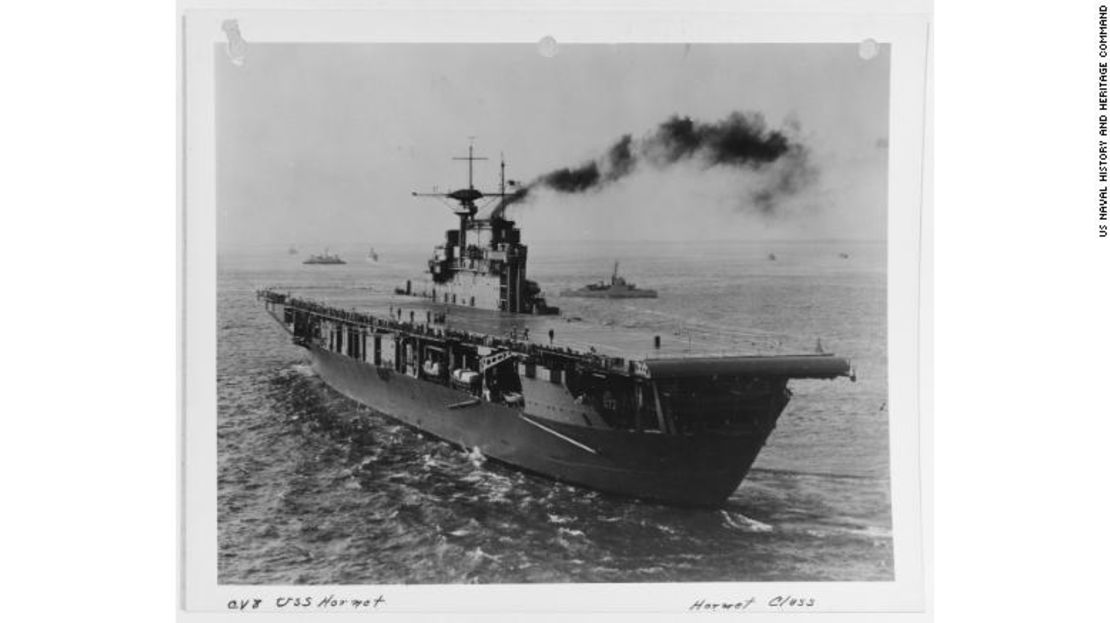 El USS Hornet fue puesto en operación en 1941 y tuvo cerca de un año de servicio antes de hundirse.