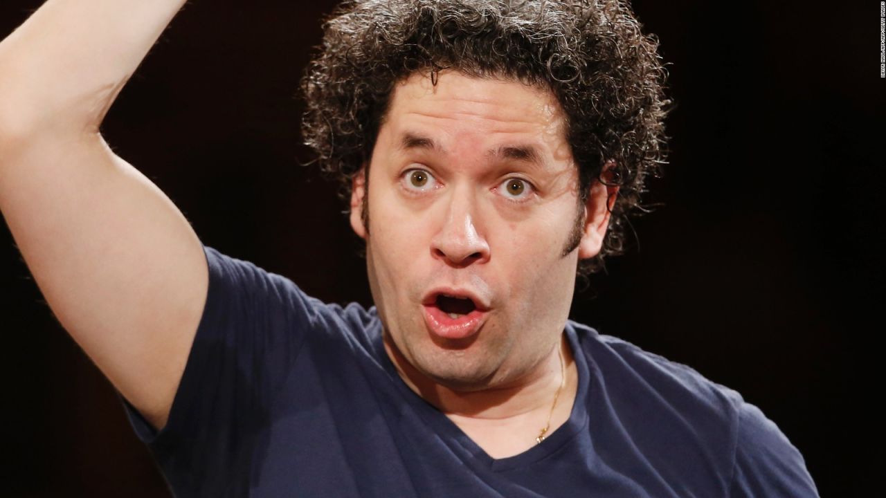 CNNE 615679 - gustavo dudamel pide que dejen entrar la ayuda a venezuela