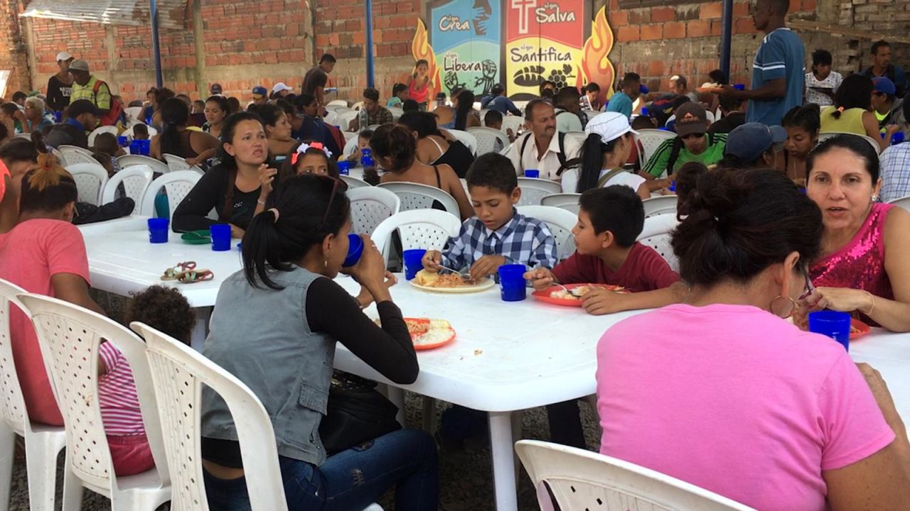 CNNE 616099 - el comedor comunitario que atiende a miles de venezolanos en colombia