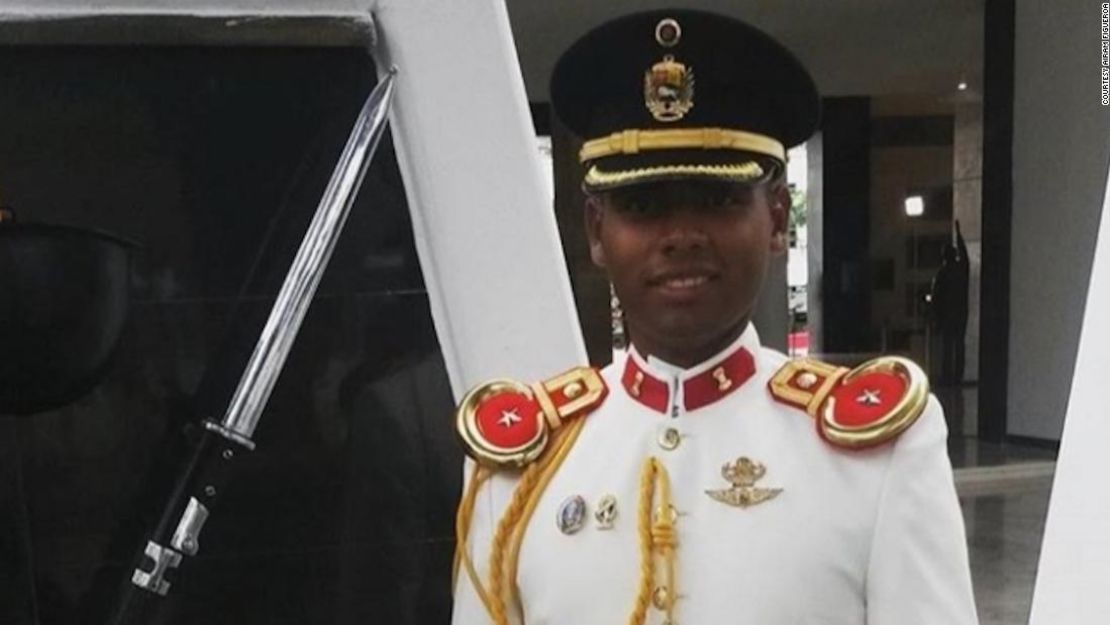 La hermana de Argenis Gabriel Figueroa Rodríguez dice que abandonó su puesto en el ejército venezolano porque no quería ser parte del régimen de Nicolás Maduro. Ahora está buscando asilo en los Estados Unidos, y tiene temor de ser deportado.