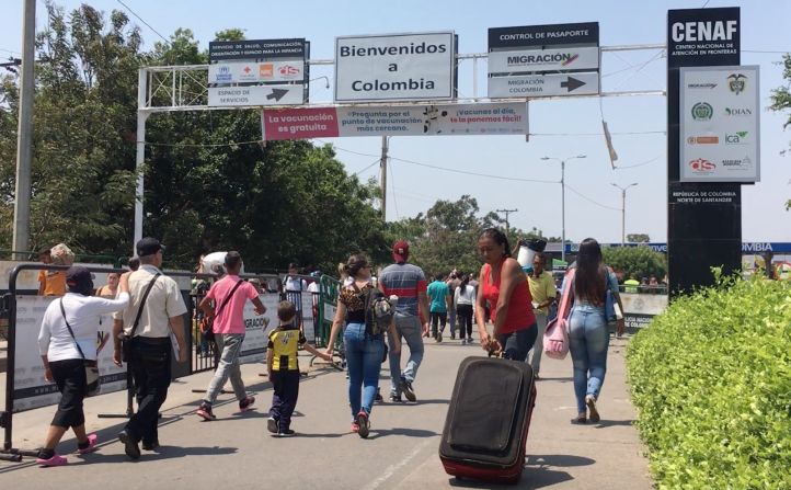 Según Migración Colombia, por el Puente Internacional Simón Bolívar entran y salen cada día unos 70.000 ciudadanos venezolanos. De estos, cerca del 5% lo hacen para no regresar a su país.