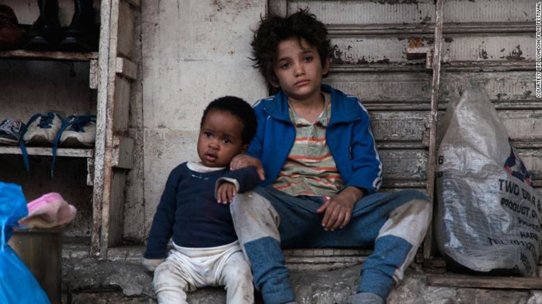 Boluwatife Treasure Bankole (izquierda) y Zain al Rafeea en "Capernaum", de Nadine Labaki.