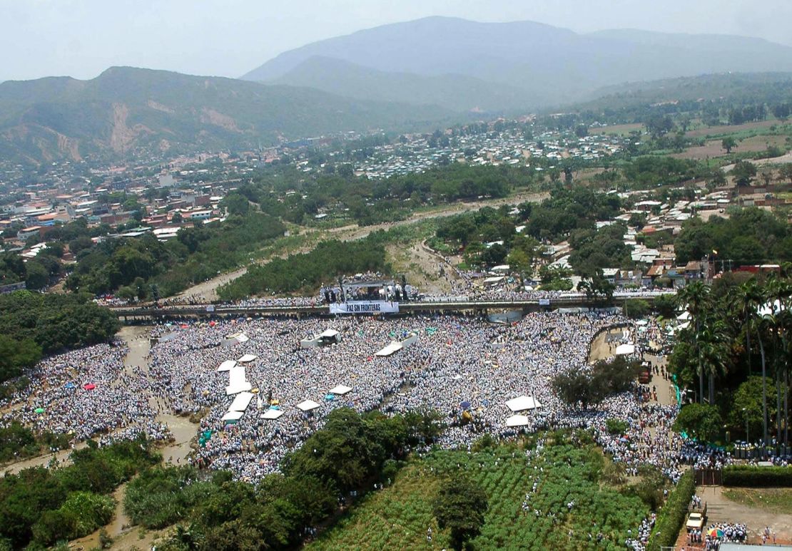 Esta es la vista panorámica del Concierto por la paz en el Puente Simón Bolívar en Cúcuta, en marzo de 2008.