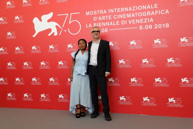 Yalitzia Aparicio y Alfonso Cuarón estuvieron en el Festival de Cine de Venecia en Sala Casino, el 30 de agosto de 2018, promocionando la película "Roma".