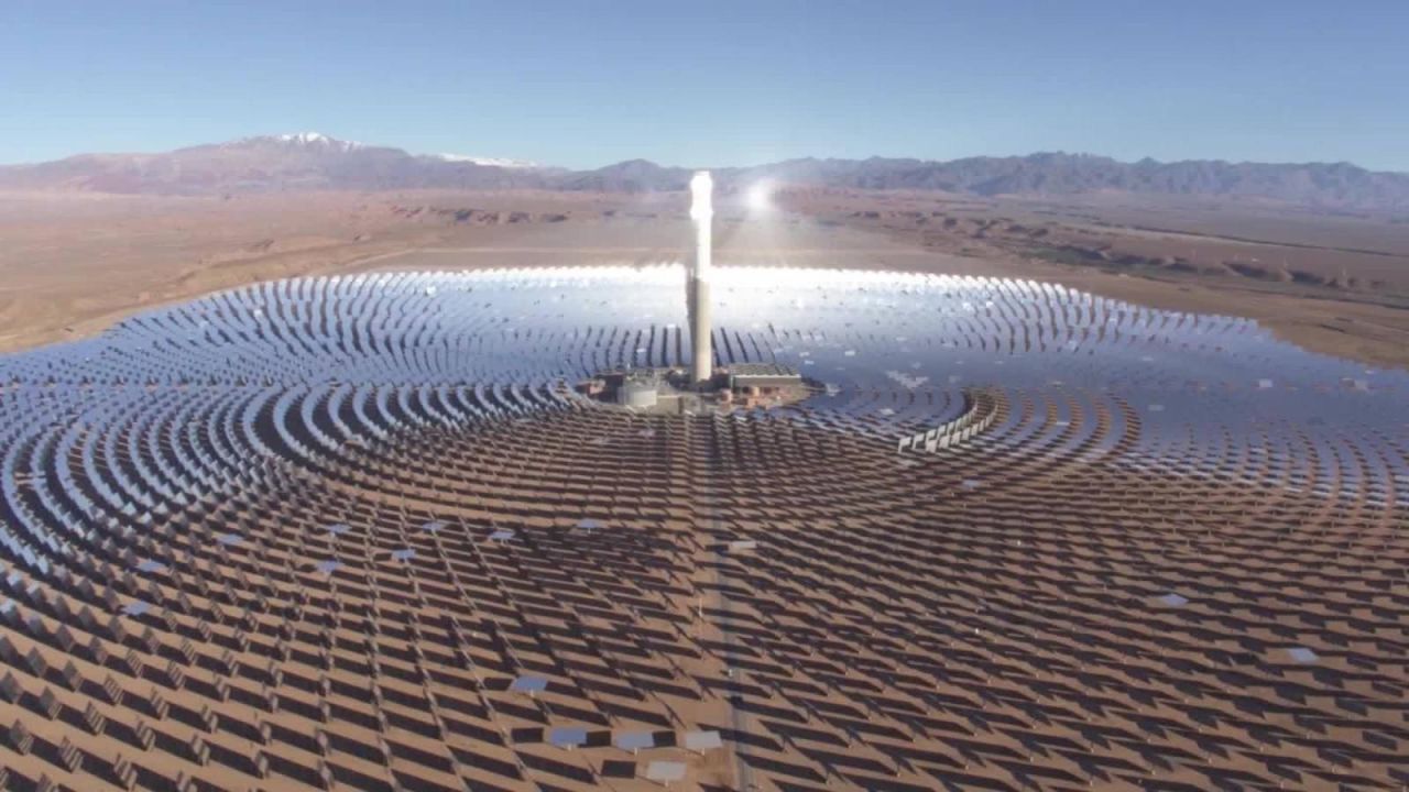 CNNE 617567 - mira la granja solar concentrada mas extensa del mundo