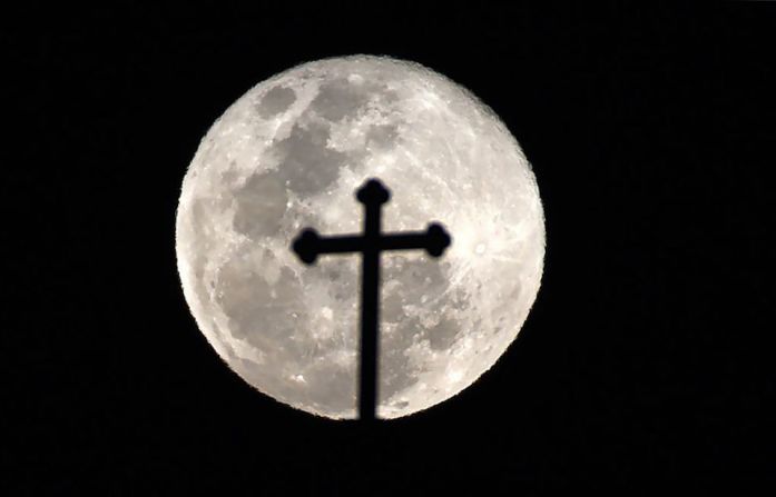 Si pierdes esta, habrá otra superluna en marzo. Así se vio sobre Tegucigalpa, Honduras.