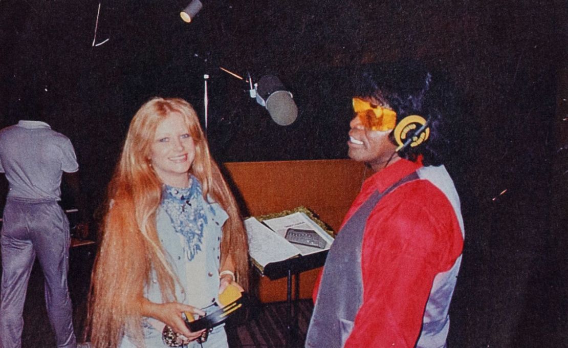 Jacque y James Brown en un estudio.