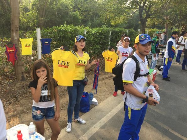 Según los organizadores del Venezuela Aid Live, se esperaban más de 250.000 personas en la ciudad de Cúcuta para presenciar el festival de música. Asistieron unas 300.000.