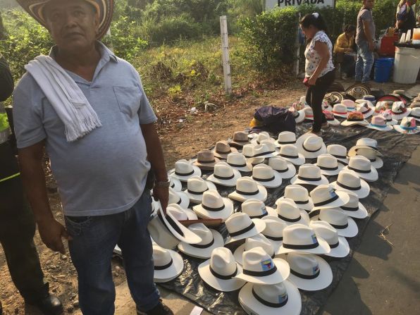 Las personas esperan para el inicio del Venezuela Aid Live organizado por el magnate británico Richard Branson.