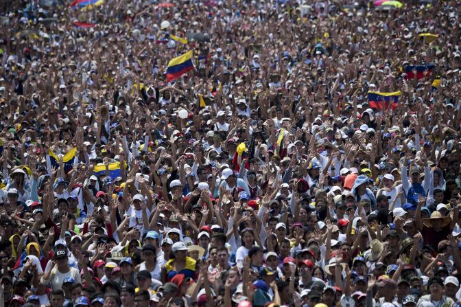 Según los organizadores, hay 300.000 personas en el Venezuela Aid Live.