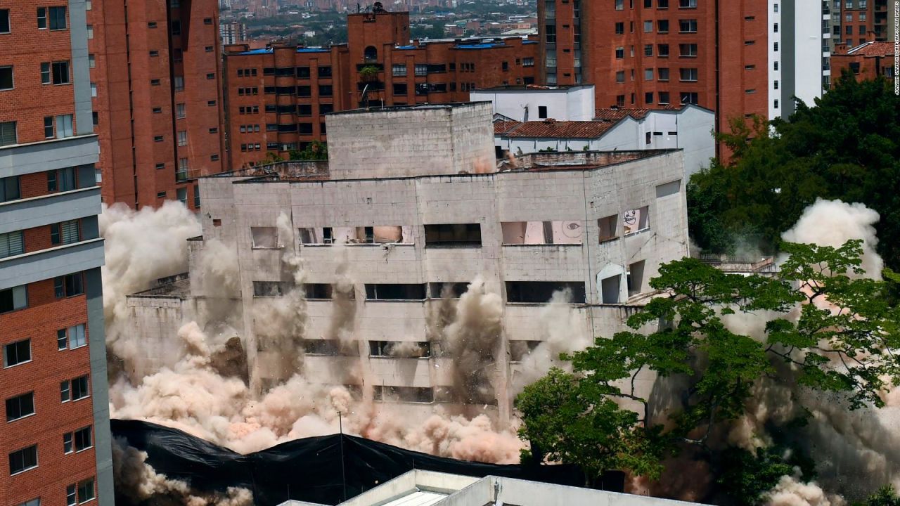 CNNE 618754 - dinamitan edificio de pablo escobar