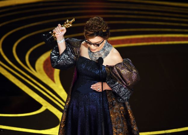 Ruth E. Carter recibe el Oscar a mejor vestuario por la película 'Black Panther' (Kevin Winter/Getty Images). Es la primera afroestadounidense en ganar el Oscar.