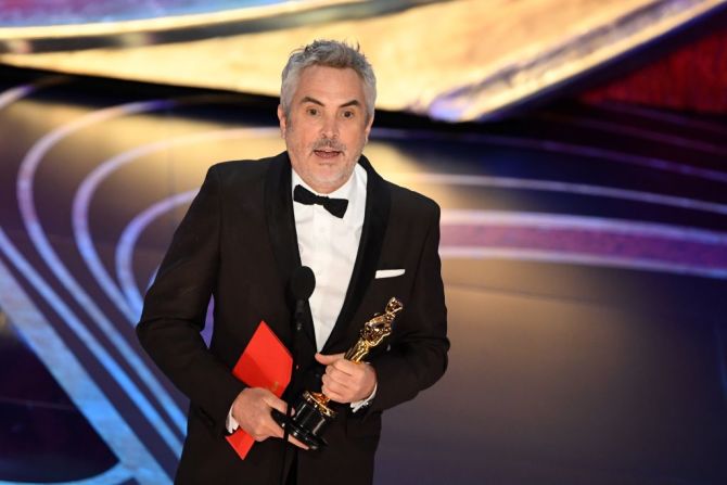 Alfonso Cuarón recibe el Oscar a mejor película en lengua extranjera (VALERIE MACON/AFP/Getty Images).