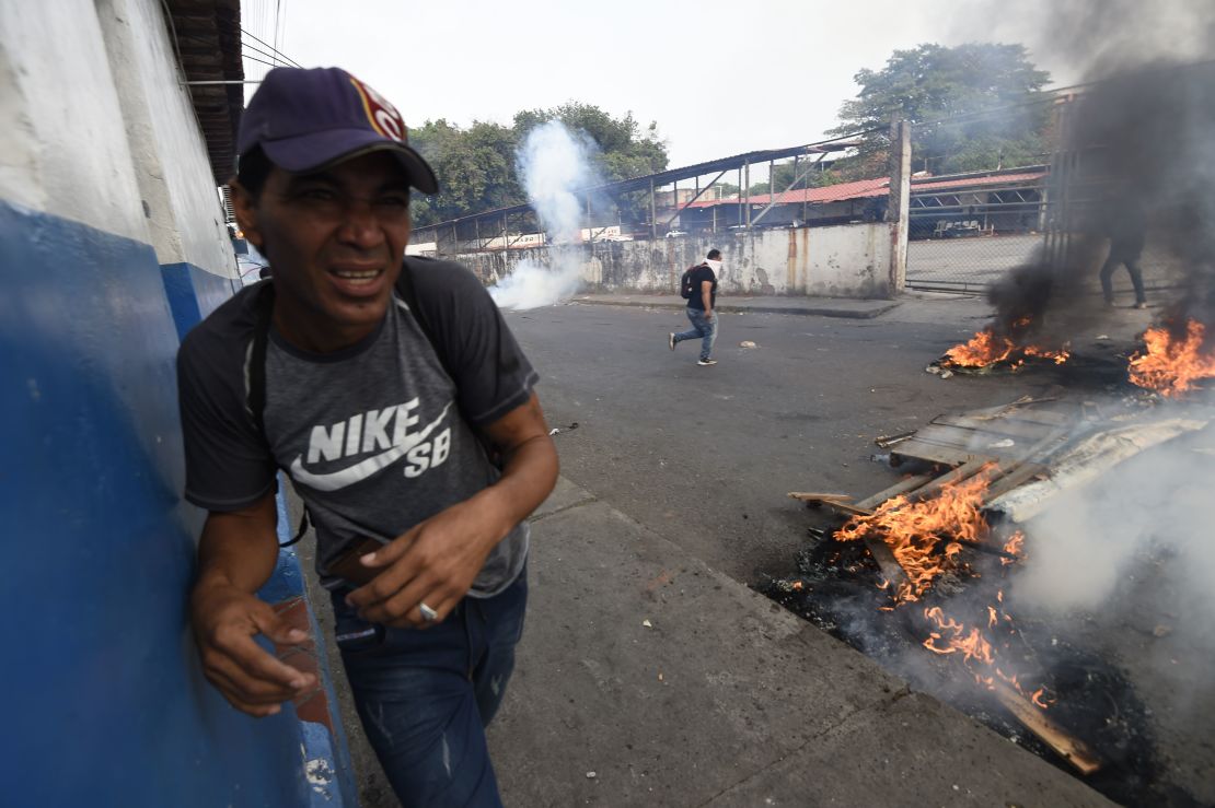 CNNE 619589 - venezuela-colombia-crisis-border