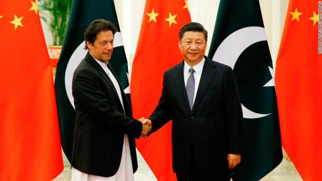 El presidente de China, Xi Jinping, y el primer ministro de Pakistán, Imran Khan.