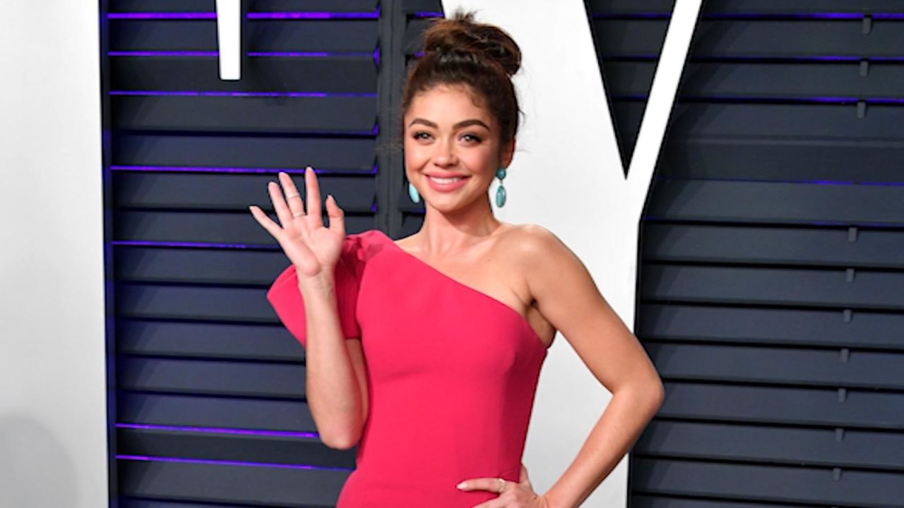 CNNE 621290 - criticas a sarah hyland por revelar que usaba 2 fajas