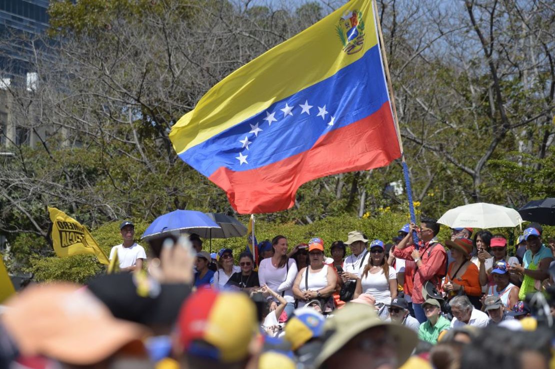 CNNE 621899 - venezuela-crisis-guaido-demo