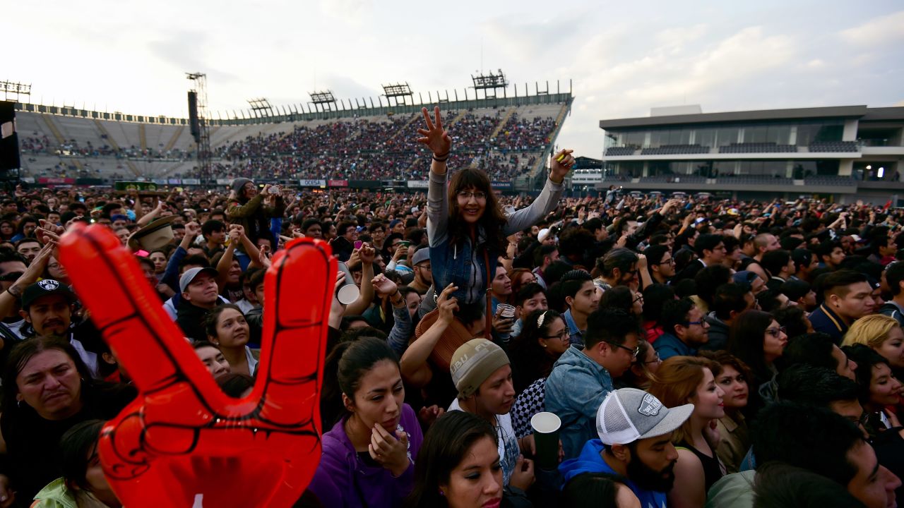 Fans of Irish rock band Two Door Cinema Club cheer during the first day of the Mexican musicial festival Vive Latino, at the Foro Sol in Mexico City, on April 23, 2016.  / AFP / ALFREDO ESTRELLA