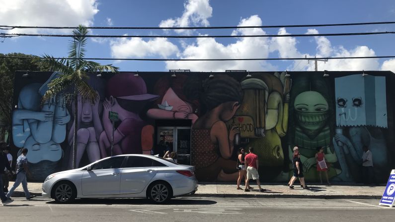 En 2009, el visionario Tony Goldman decidió transformar el barrio Wynwood de un área abandonada de Miami a una zona colorida. Fue entonces que se le ocurrió el nombre de ‘Wynwood Walls’.