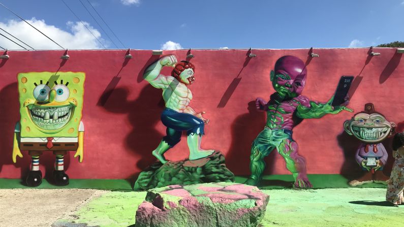 Cada año, ‘Wynwood Walls’ se esfuerza por presentar artistas conocidos y emergentes y traer arte de clase mundial a la comunidad para el deleite de los admiradores de este tipo de expresiones artísticas.