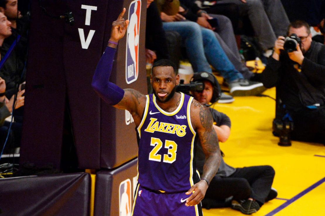 LeBron James ya es el cuarto mayor anotador en la historia de la NBA.