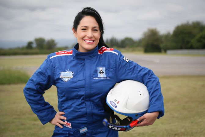 Alejandra Oraa está lista para disfrutar una mañana a puro rally en Alta Gracia, Córdoba