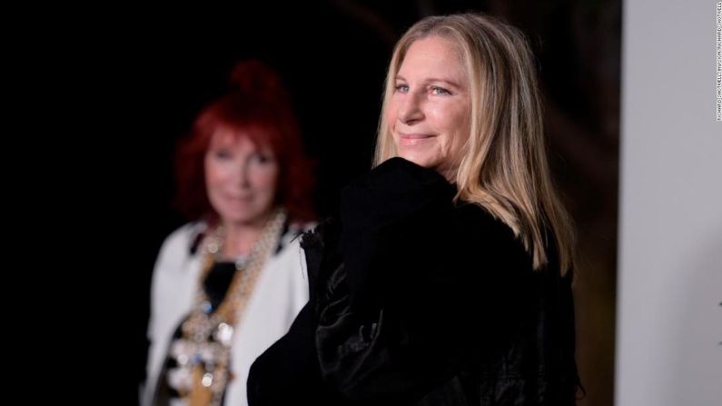 Barbra Streisand, actriz y cantante estadounidense — "¿No es interesante cómo una barrera parece insuperable, hasta que se derrumba?".